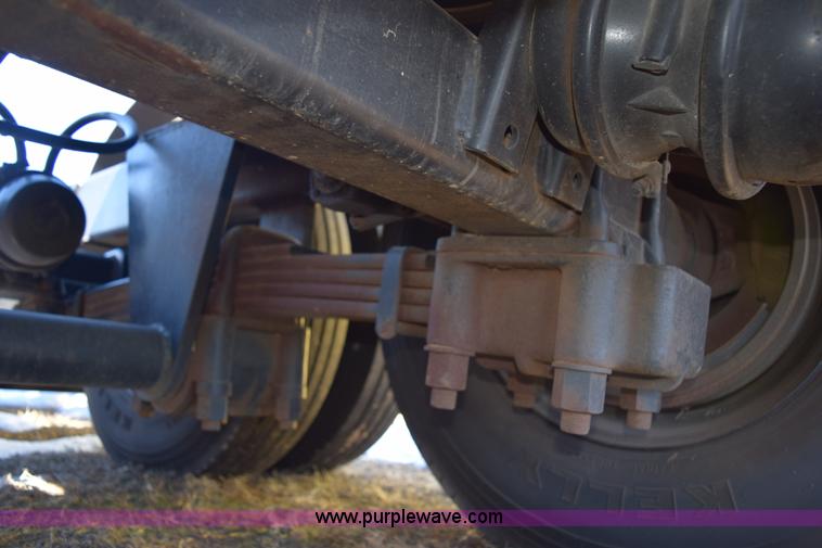 image for item E6078 1985 Thomas combine trailer