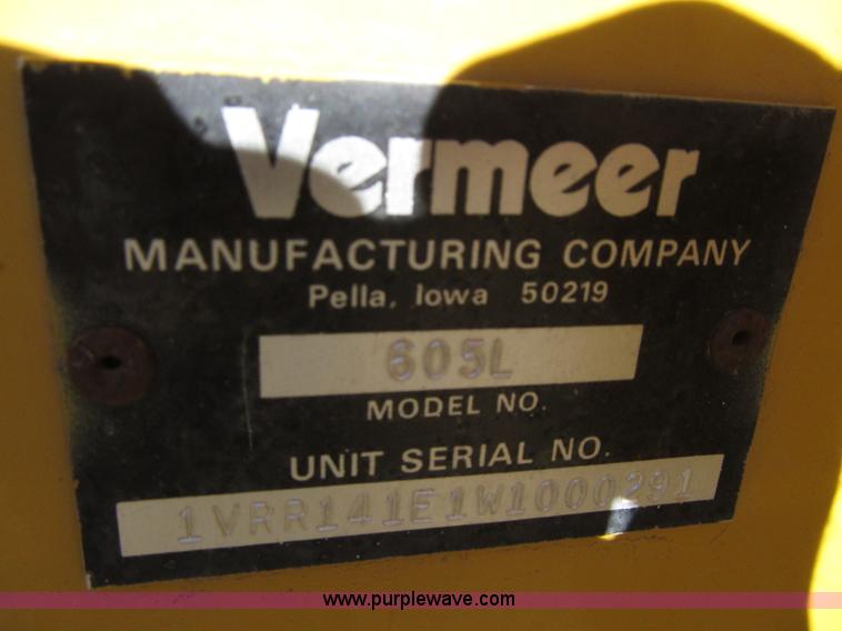 image for item F8943 Vermeer 605L round baler
