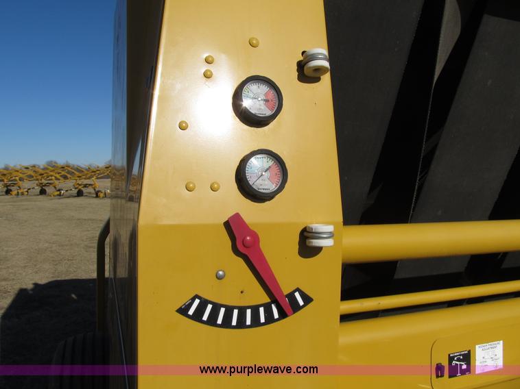 image for item F8943 Vermeer 605L round baler