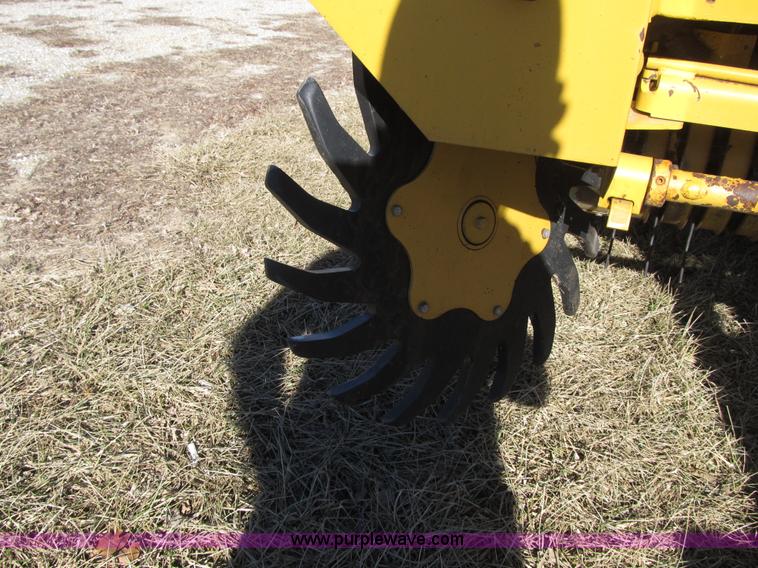 image for item F8943 Vermeer 605L round baler