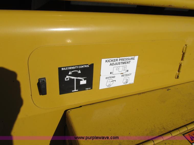 image for item F8943 Vermeer 605L round baler