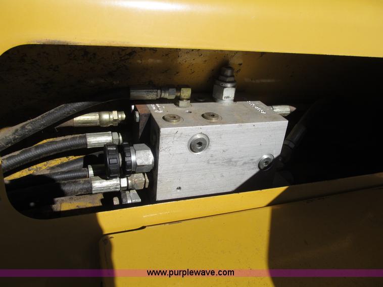 image for item F8943 Vermeer 605L round baler