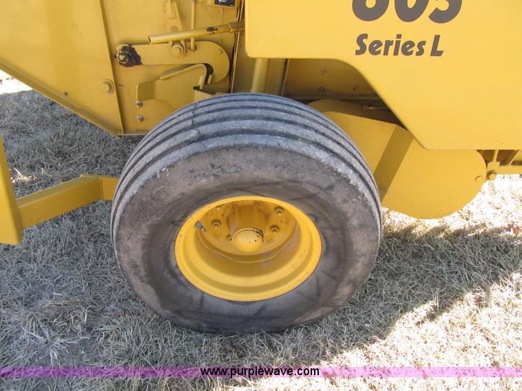 image for item F8943 Vermeer 605L round baler