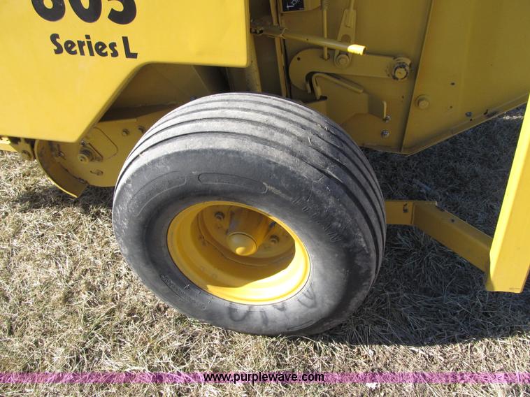 image for item F8943 Vermeer 605L round baler