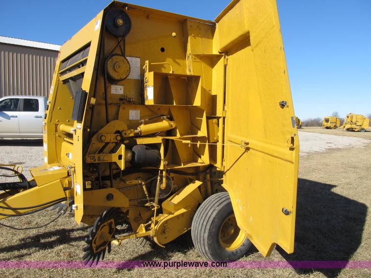image for item F8943 Vermeer 605L round baler