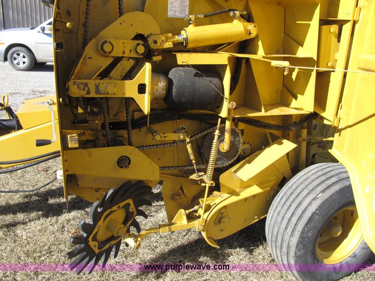 image for item F8943 Vermeer 605L round baler