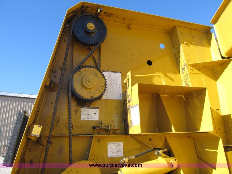 image for item F8943 Vermeer 605L round baler