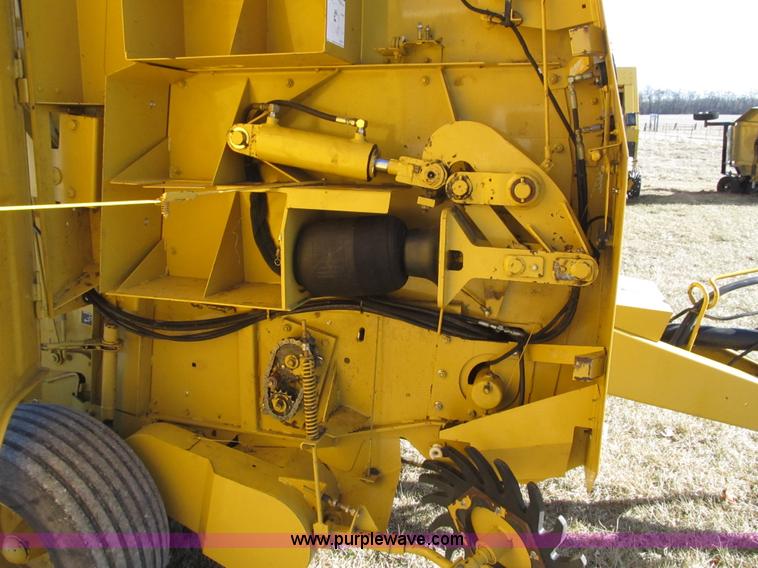 image for item F8943 Vermeer 605L round baler