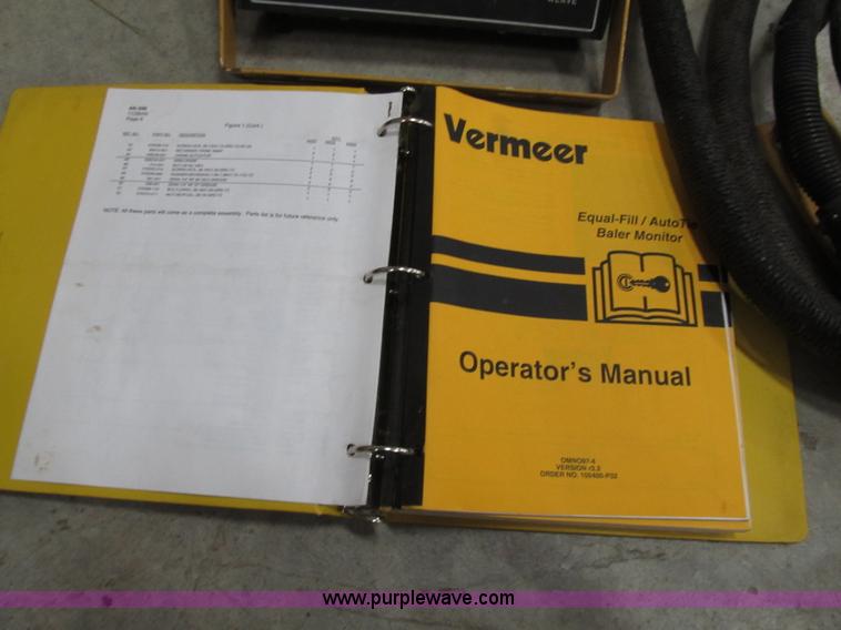 image for item F8943 Vermeer 605L round baler