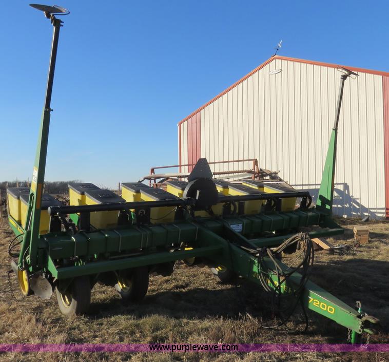 image for item I2430 1991 John Deere 7200 Maxemerge 2 planter