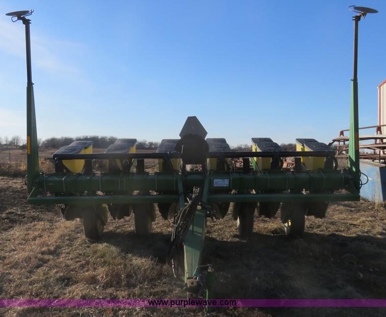 image for item I2430 1991 John Deere 7200 Maxemerge 2 planter