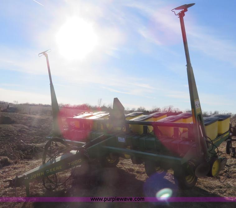 image for item I2430 1991 John Deere 7200 Maxemerge 2 planter