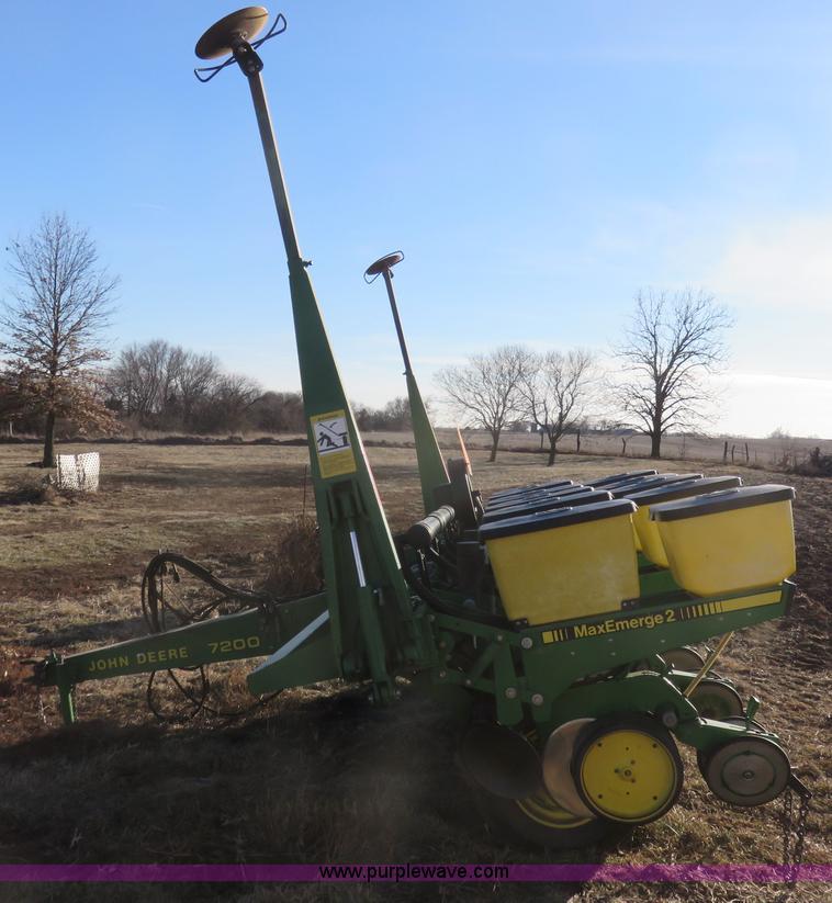 image for item I2430 1991 John Deere 7200 Maxemerge 2 planter