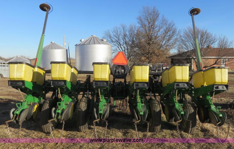 image for item I2430 1991 John Deere 7200 Maxemerge 2 planter