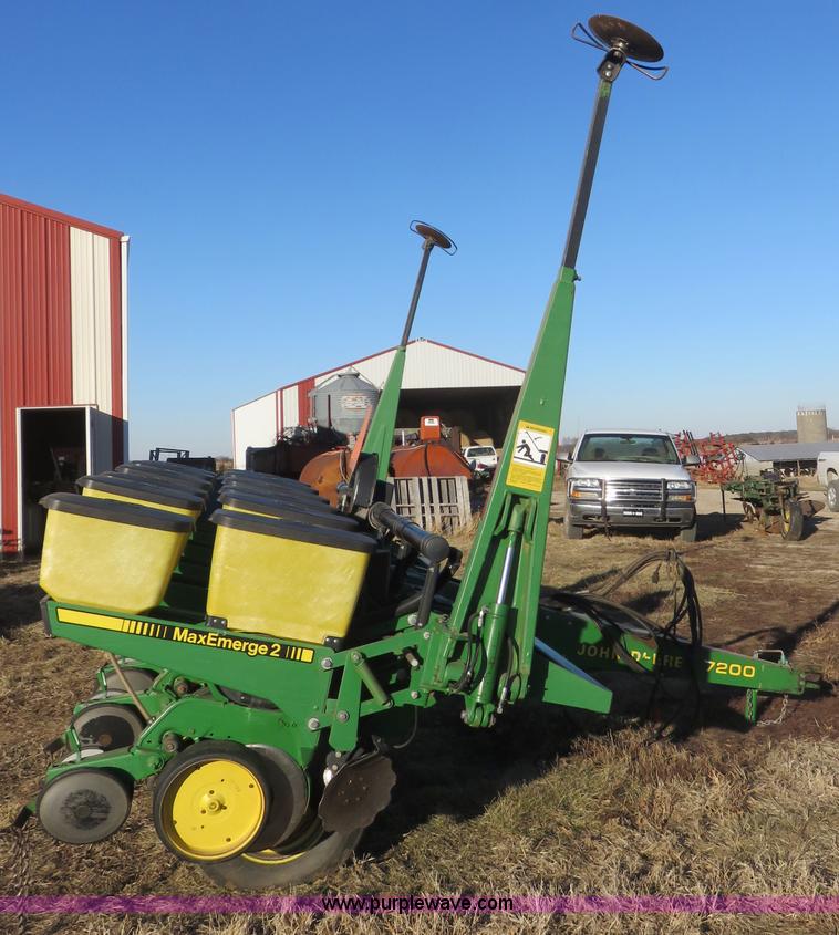 image for item I2430 1991 John Deere 7200 Maxemerge 2 planter