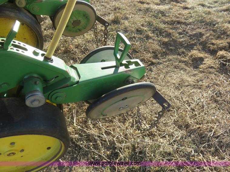 image for item I2430 1991 John Deere 7200 Maxemerge 2 planter