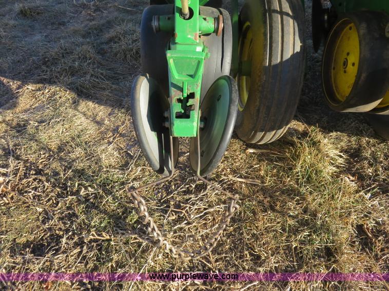 image for item I2430 1991 John Deere 7200 Maxemerge 2 planter