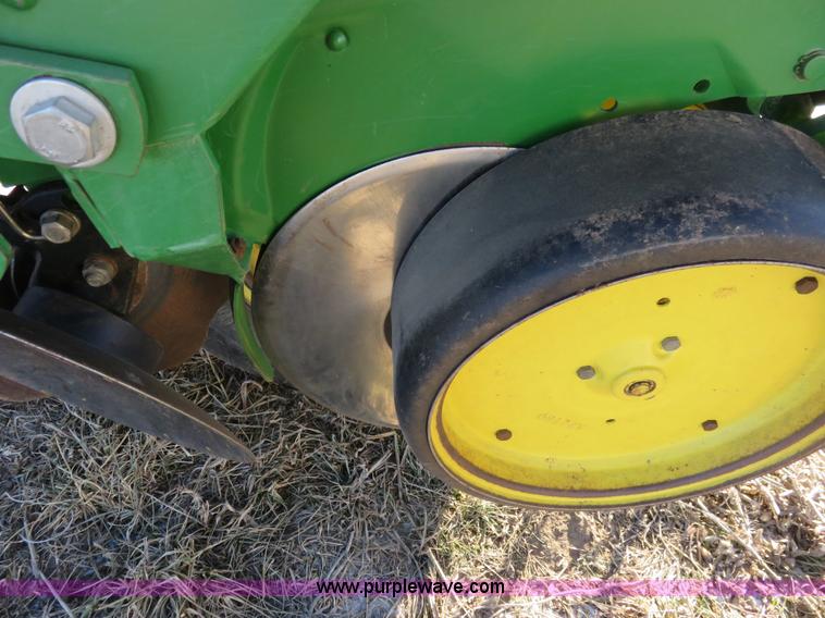 image for item I2430 1991 John Deere 7200 Maxemerge 2 planter