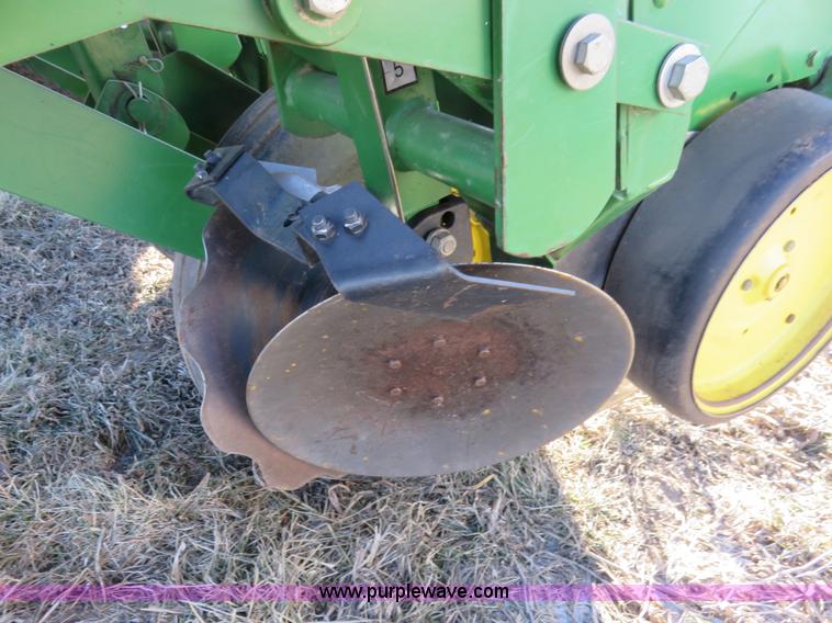 image for item I2430 1991 John Deere 7200 Maxemerge 2 planter