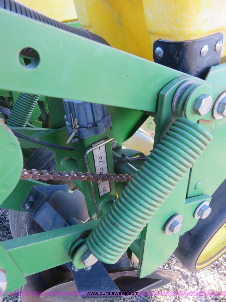 image for item I2430 1991 John Deere 7200 Maxemerge 2 planter