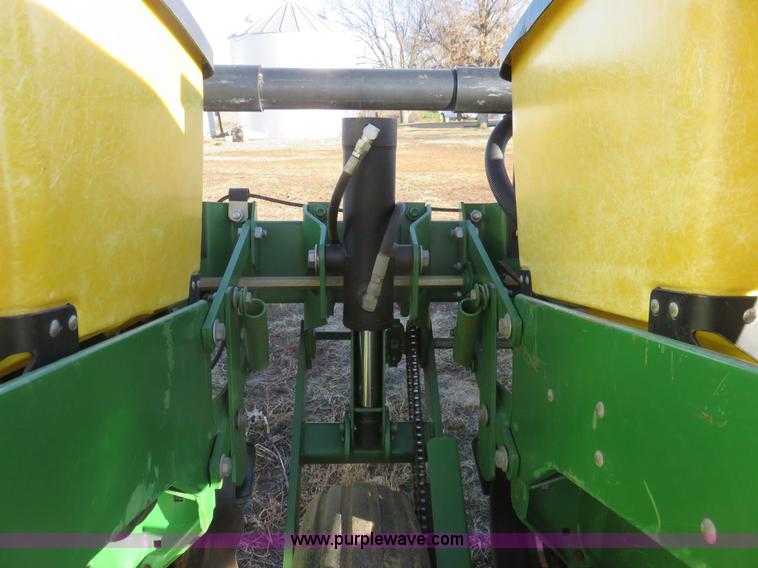 image for item I2430 1991 John Deere 7200 Maxemerge 2 planter