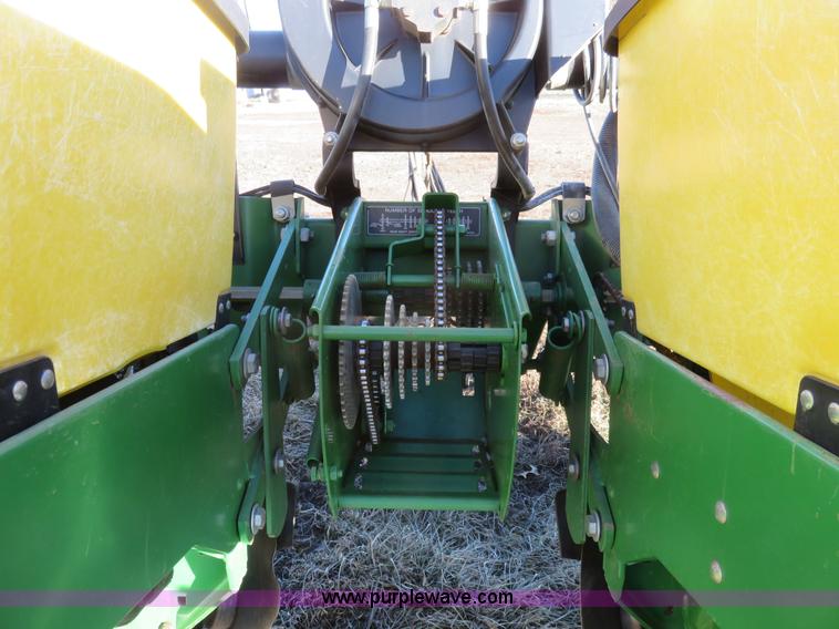 image for item I2430 1991 John Deere 7200 Maxemerge 2 planter