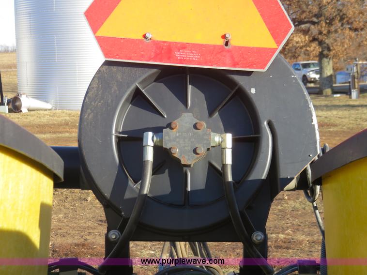 image for item I2430 1991 John Deere 7200 Maxemerge 2 planter