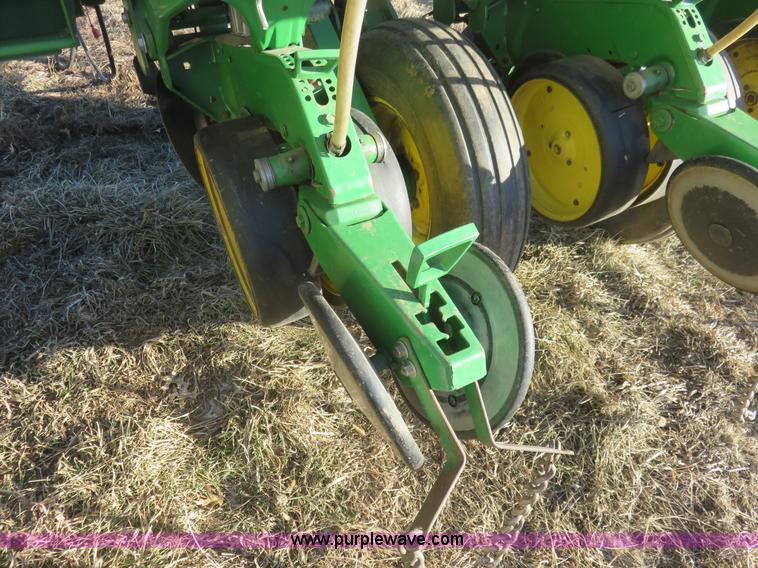 image for item I2430 1991 John Deere 7200 Maxemerge 2 planter