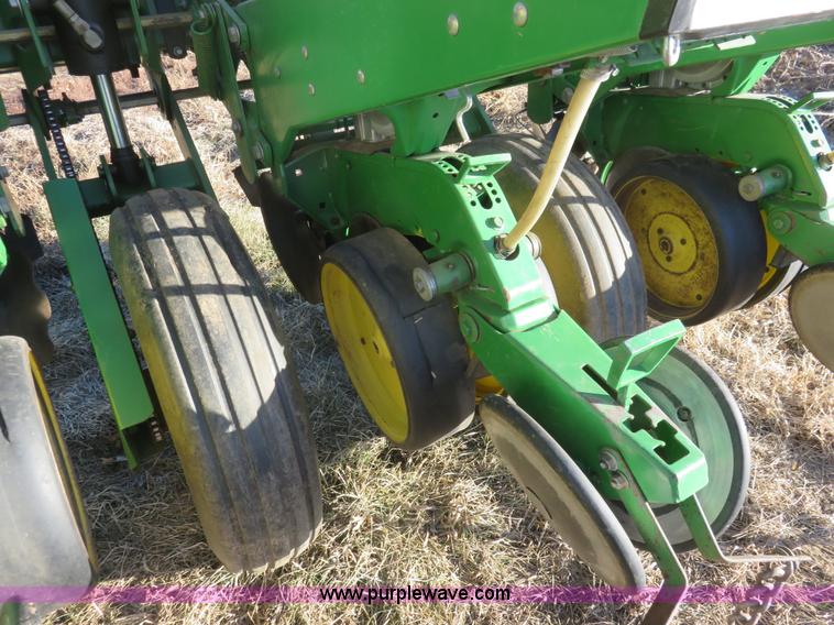 image for item I2430 1991 John Deere 7200 Maxemerge 2 planter