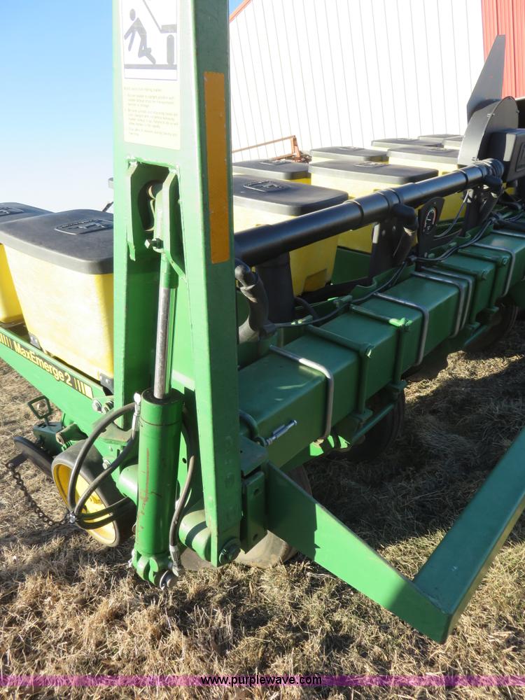 image for item I2430 1991 John Deere 7200 Maxemerge 2 planter
