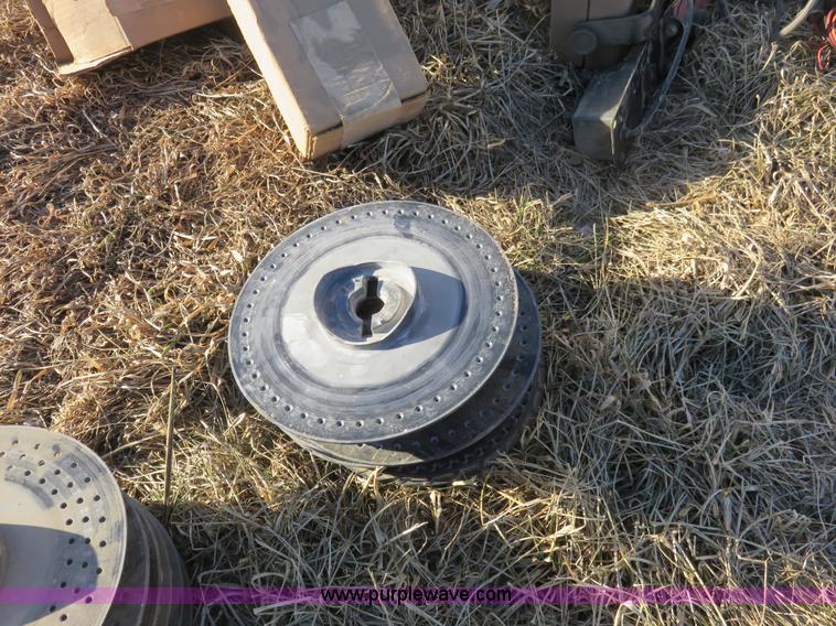 image for item I2430 1991 John Deere 7200 Maxemerge 2 planter