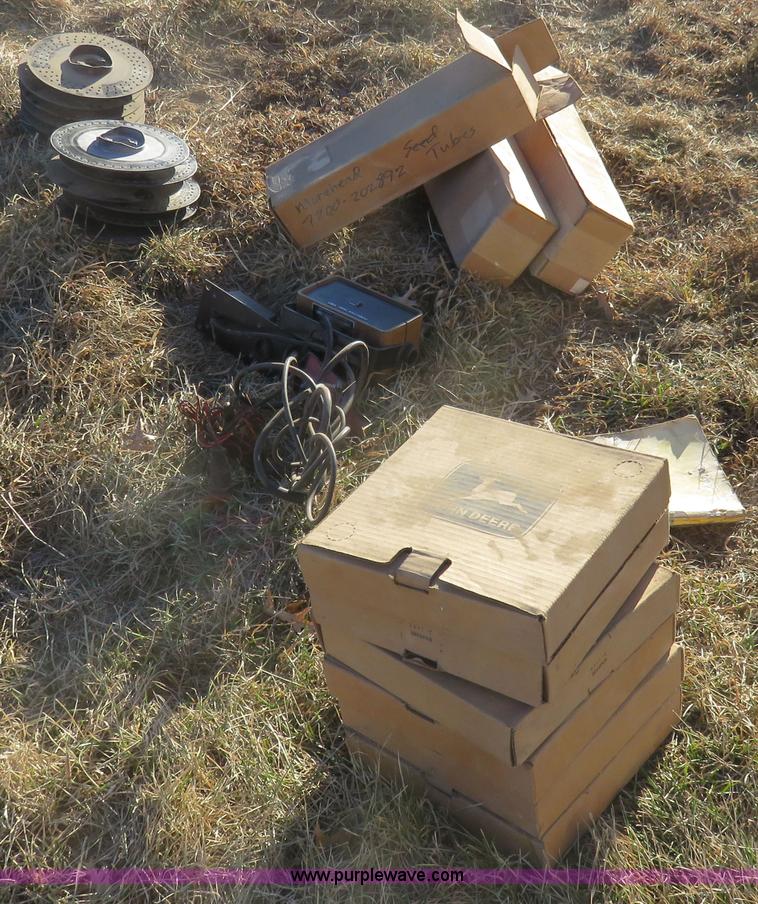 image for item I2430 1991 John Deere 7200 Maxemerge 2 planter