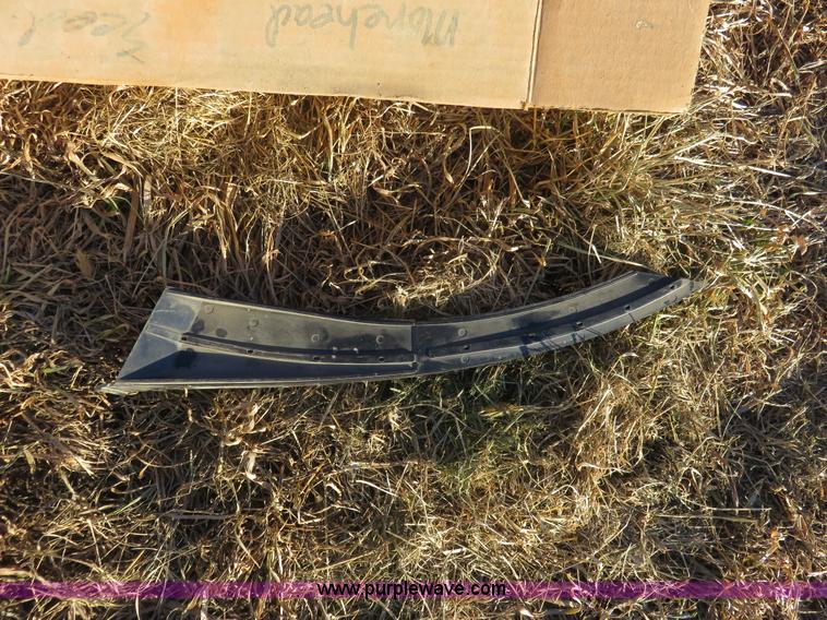 image for item I2430 1991 John Deere 7200 Maxemerge 2 planter