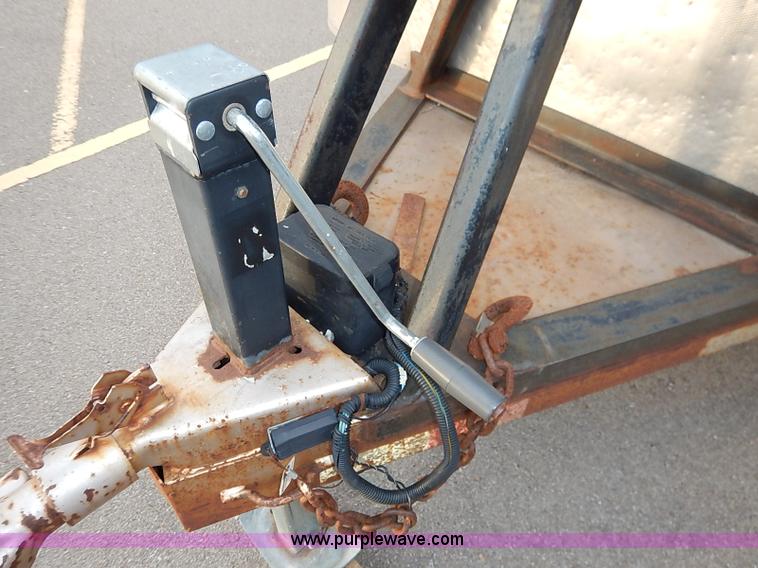 image for item I5399 1999 Liberty Travalong livestock trailer