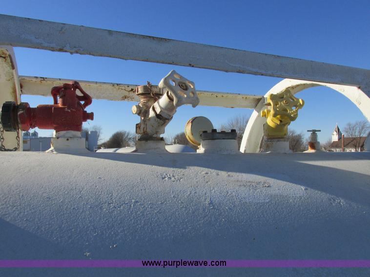 image for item I8790 Anhydrous ammonia nurse tank