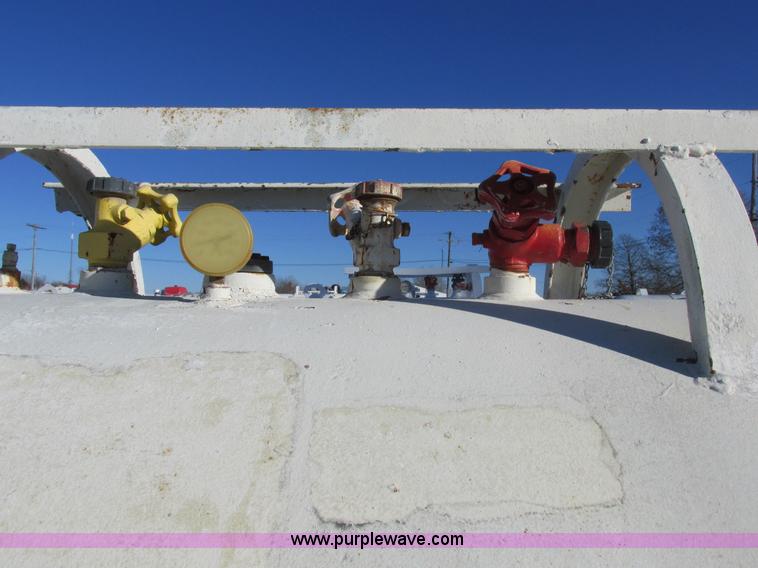 image for item I8790 Anhydrous ammonia nurse tank