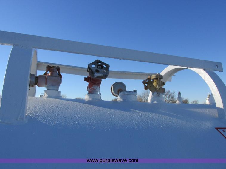 image for item I8791 Anhydrous ammonia nurse tank