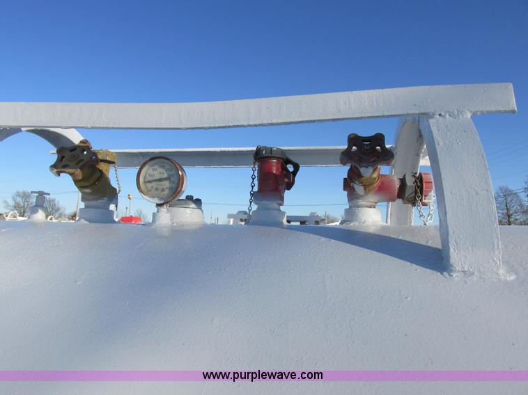 image for item I8791 Anhydrous ammonia nurse tank