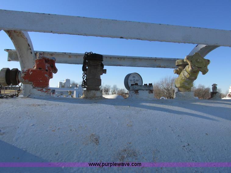image for item I8792 Anhydrous ammonia nurse tank