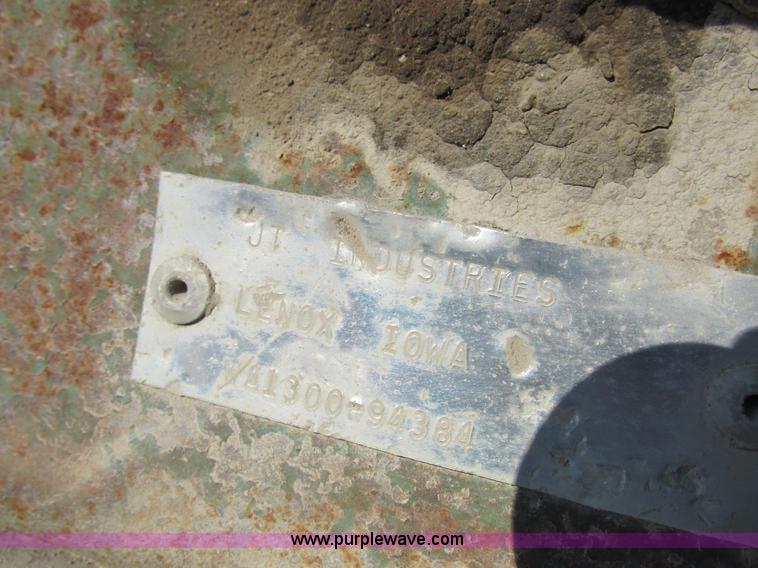 image for item I8792 Anhydrous ammonia nurse tank