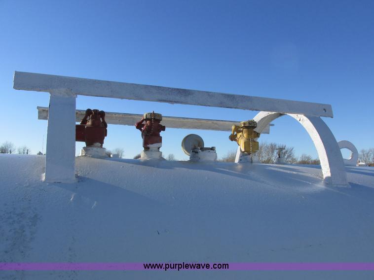 image for item I8793 Anhydrous ammonia nurse tank