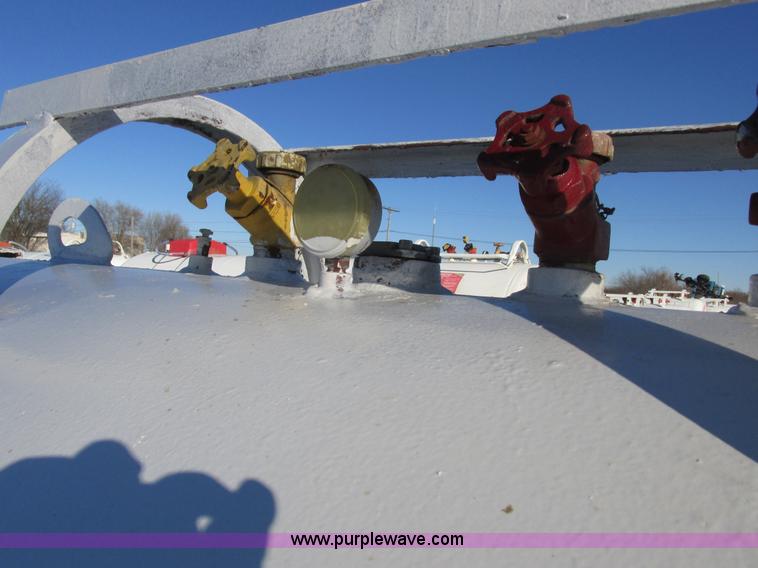 image for item I8793 Anhydrous ammonia nurse tank