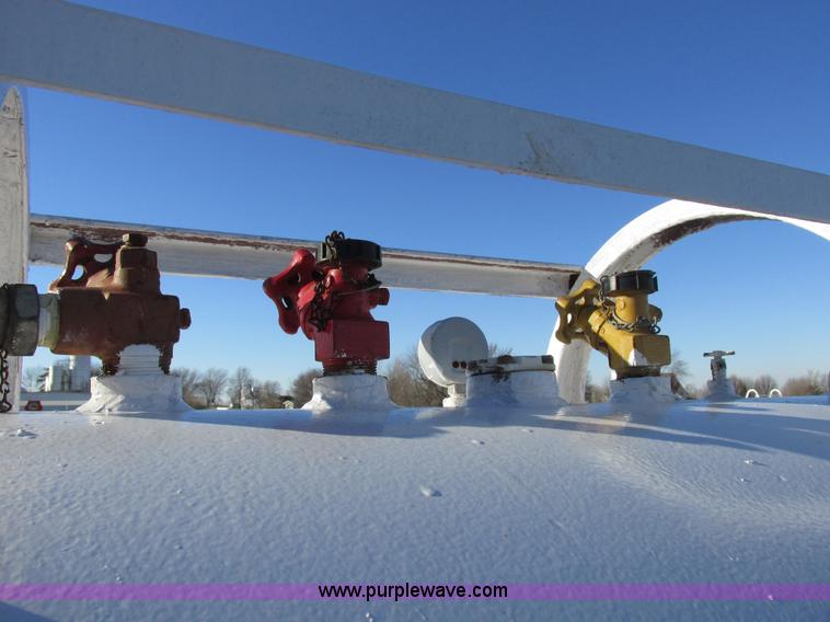 image for item I8794 Anhydrous ammonia nurse tank