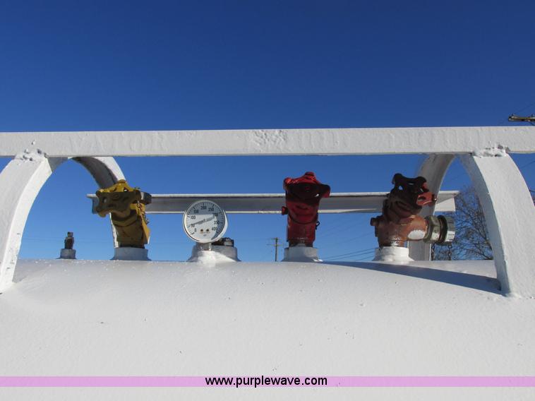 image for item I8794 Anhydrous ammonia nurse tank