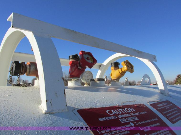 image for item I8795 Anhydrous ammonia nurse tank