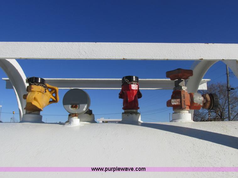 image for item I8795 Anhydrous ammonia nurse tank