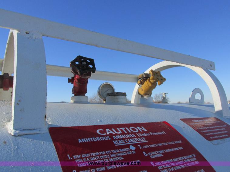 image for item I8796 Anhydrous ammonia nurse tank