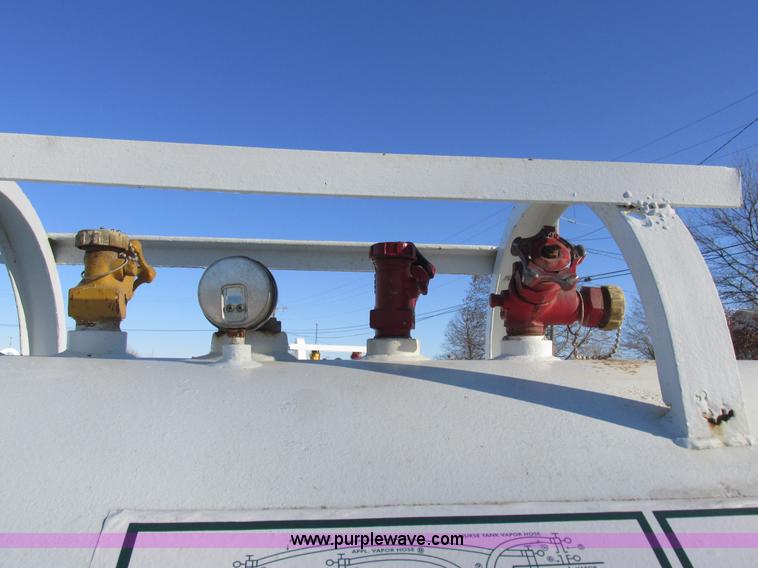 image for item I8796 Anhydrous ammonia nurse tank