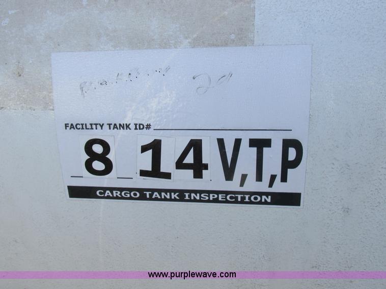 image for item I8796 Anhydrous ammonia nurse tank