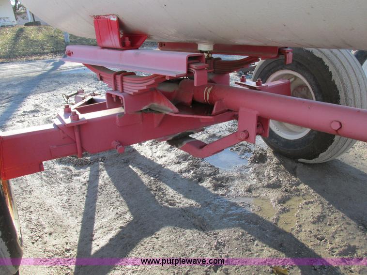 image for item I8796 Anhydrous ammonia nurse tank